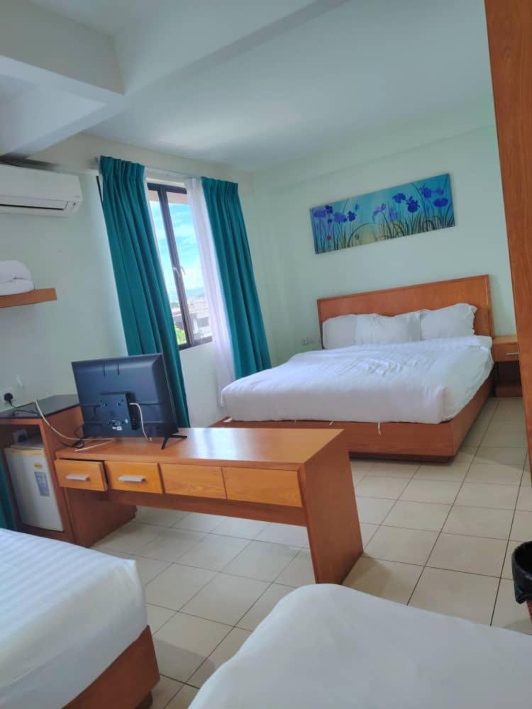 Fratini'S Hotel Labuan Exterior photo