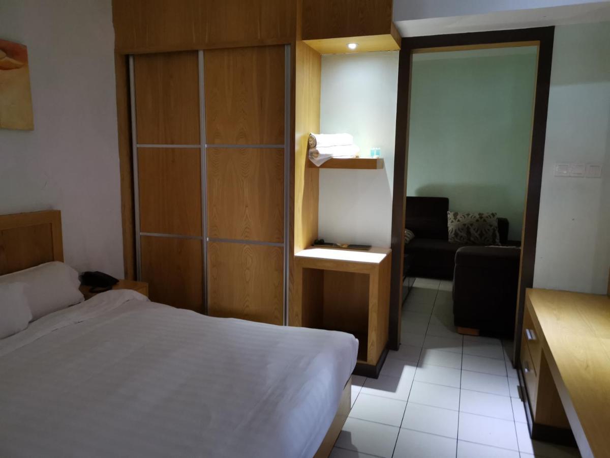 Fratini'S Hotel Labuan Exterior photo